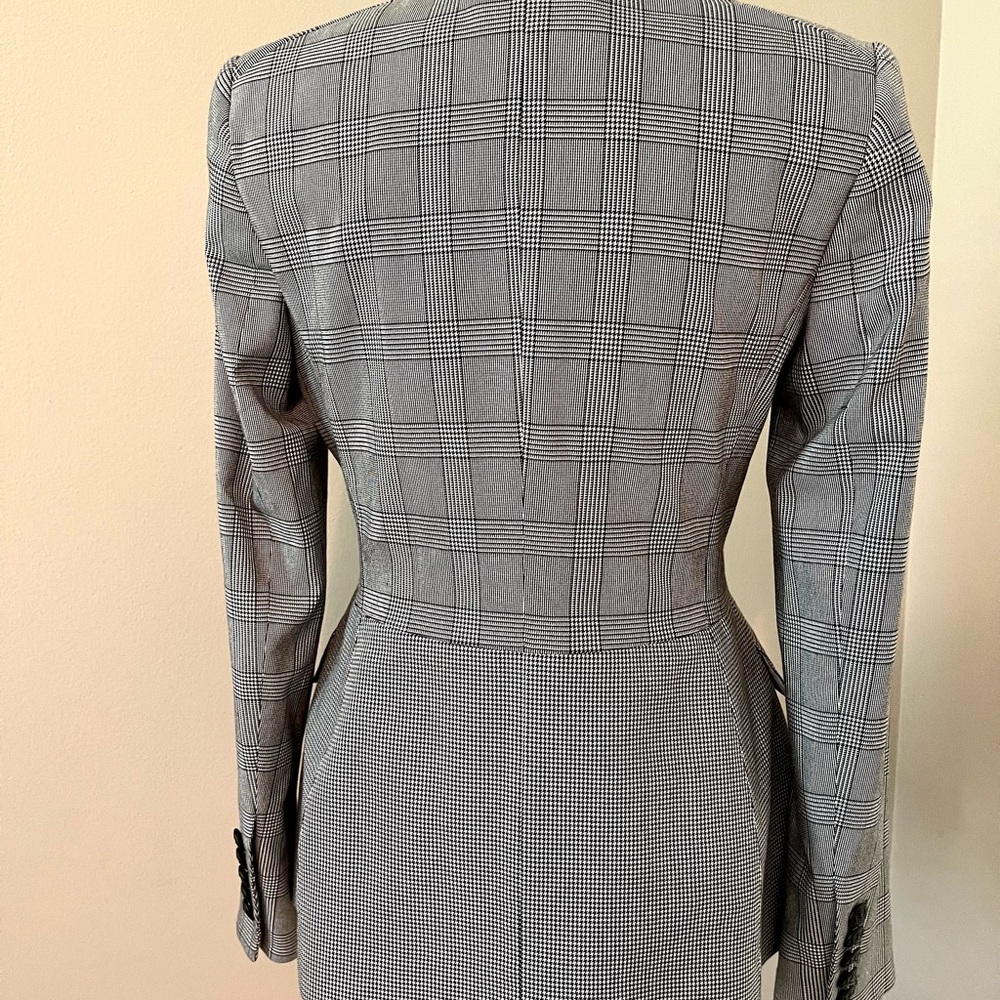 Blazer - Picture 4 of 8